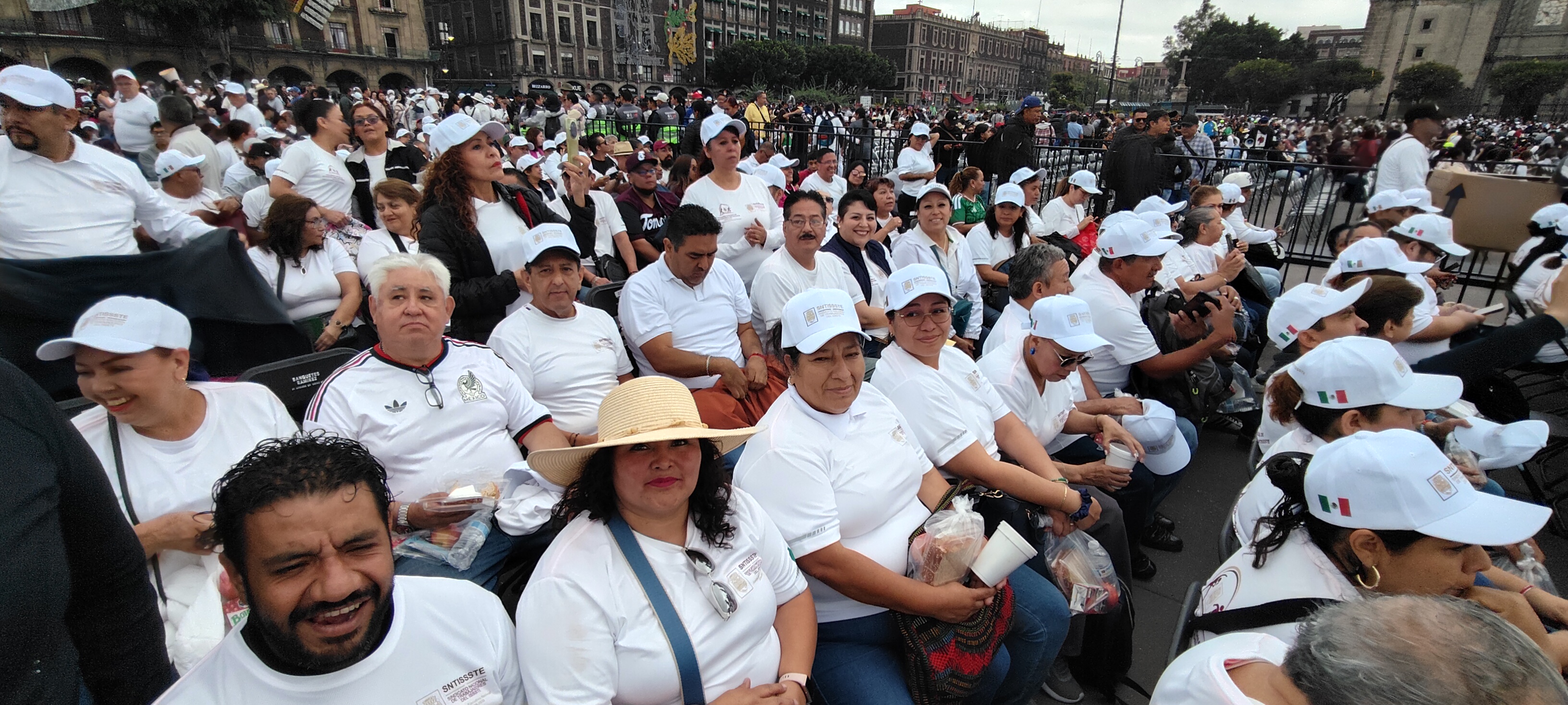 Asamblea informativa de la presidenta Claudia Sheinbaum Pardo en el Zócalo de la Ciudad de México 